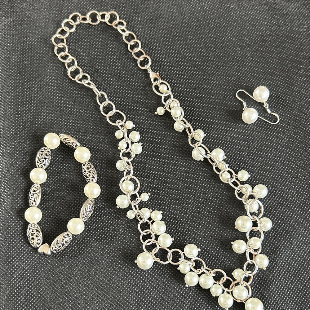 Elegant Pearl and Silver Jewelry Set